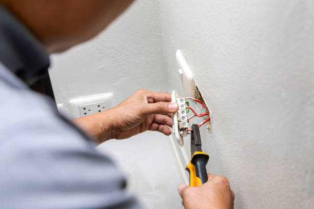Best Licensed Electrician  in Edgewood, OH